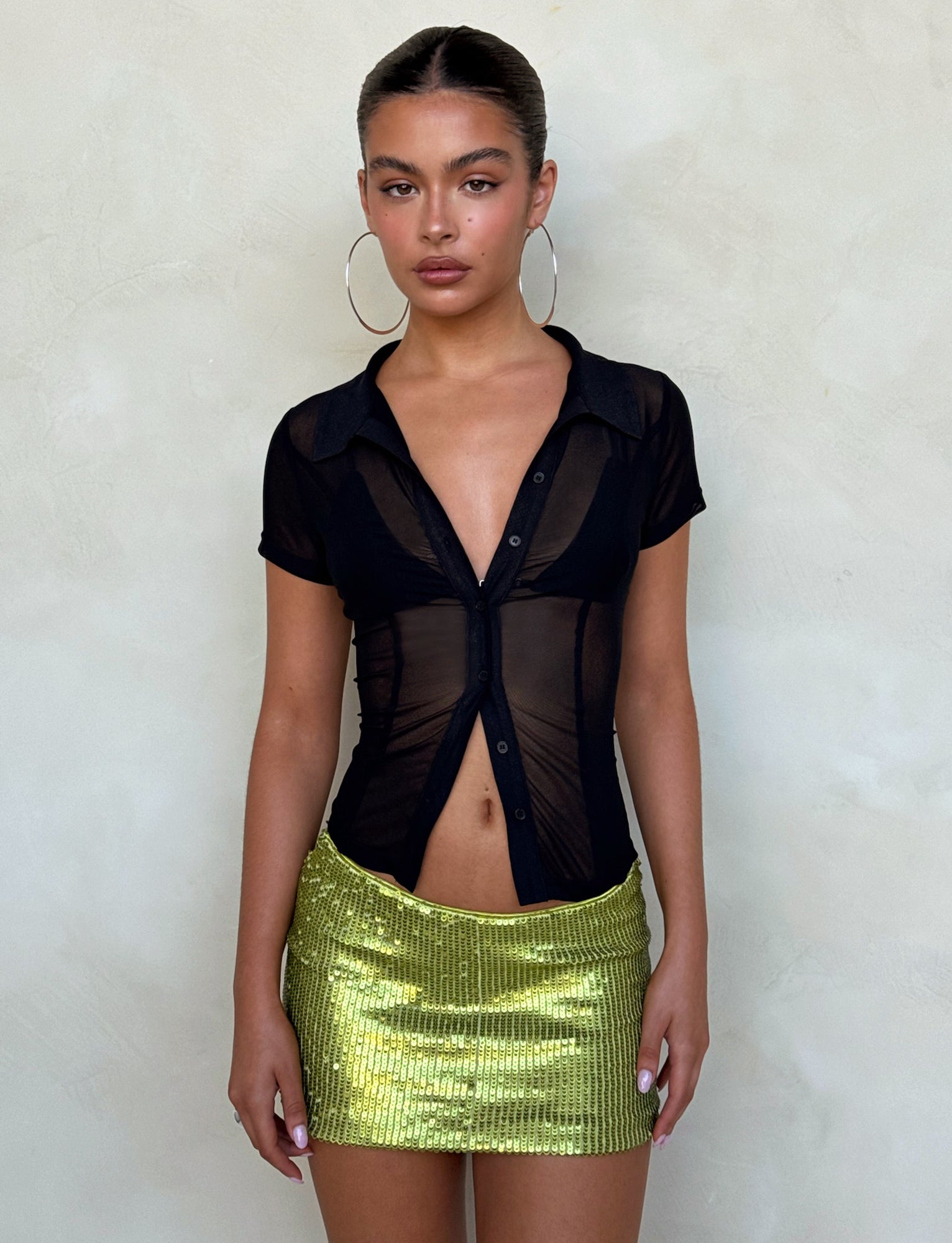 Ahling Top - Sleek Black Tee